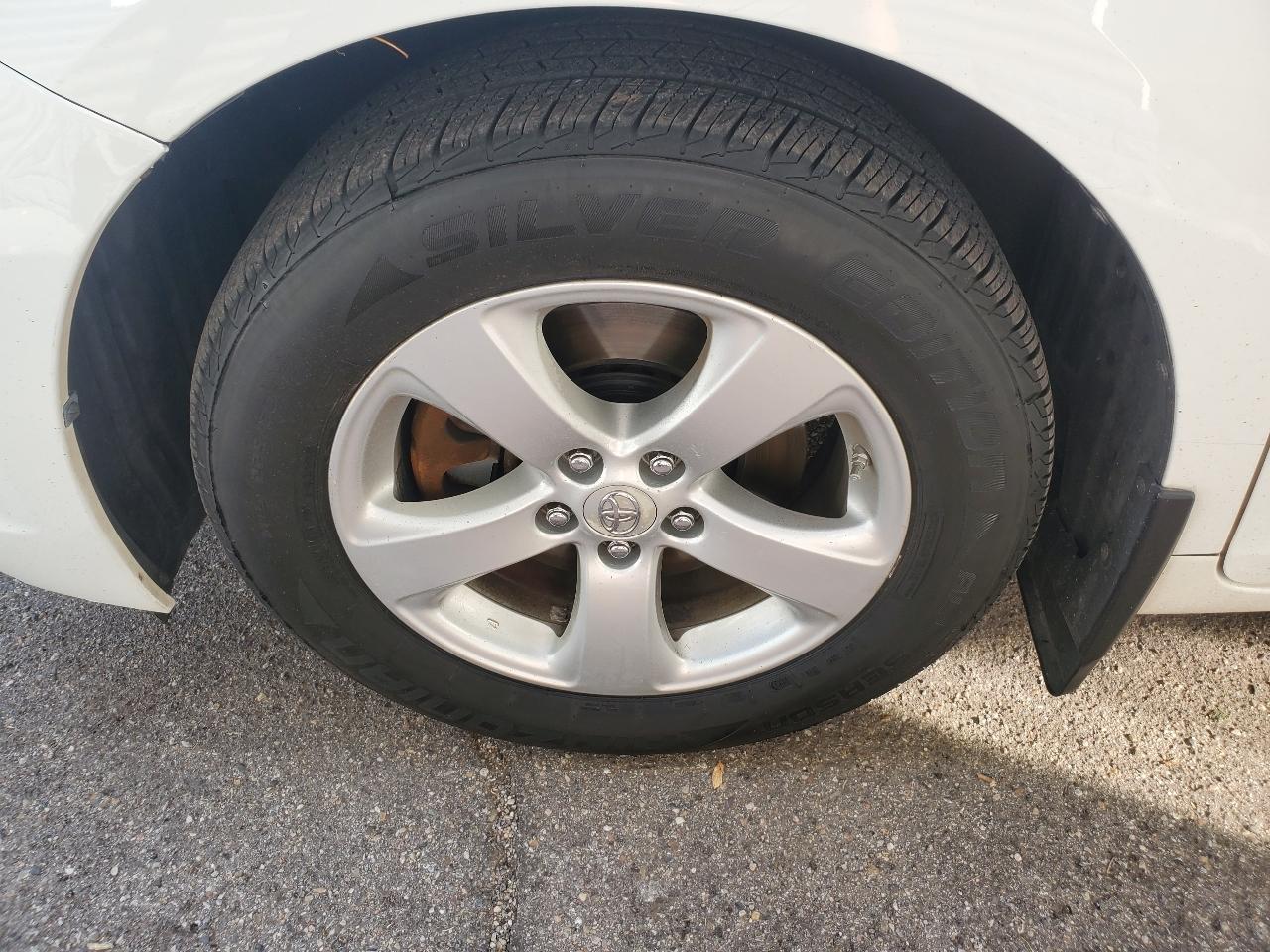 Toyota Sienna 5dr 7-Pass Van V6 LE FWD (Natl) 2012