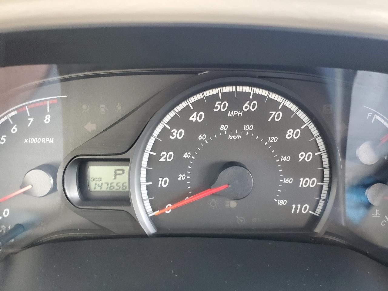 Toyota Sienna 5dr 7-Pass Van V6 LE FWD (Natl) 2012