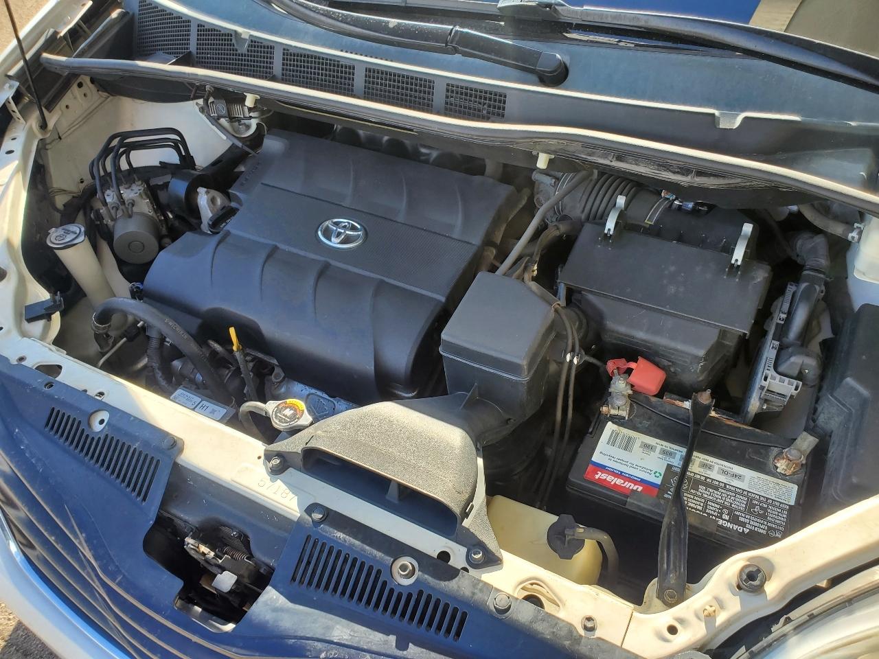 Toyota Sienna 5dr 7-Pass Van V6 LE FWD (Natl) 2012