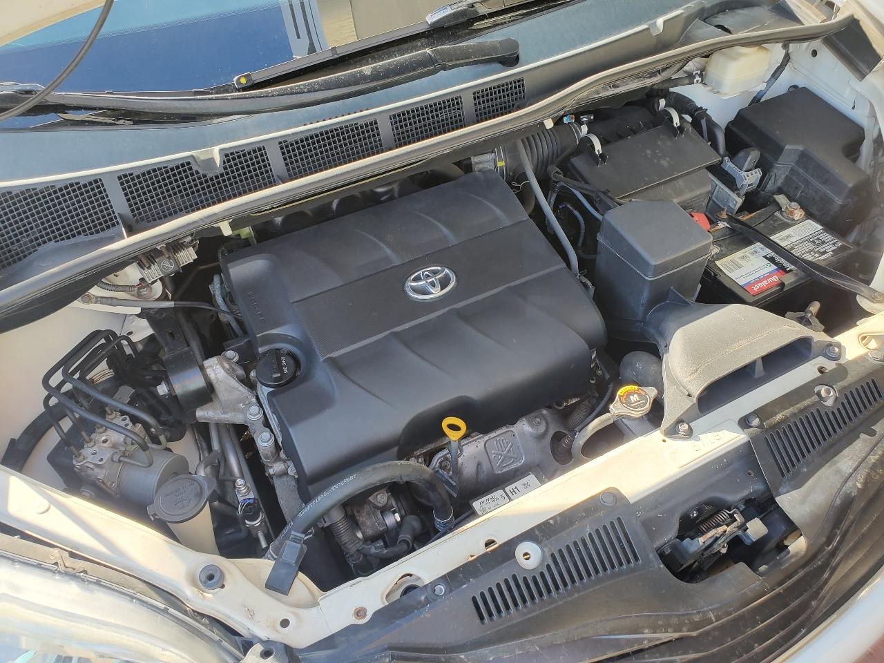 Toyota Sienna 5dr 7-Pass Van V6 LE FWD (Natl) 2012