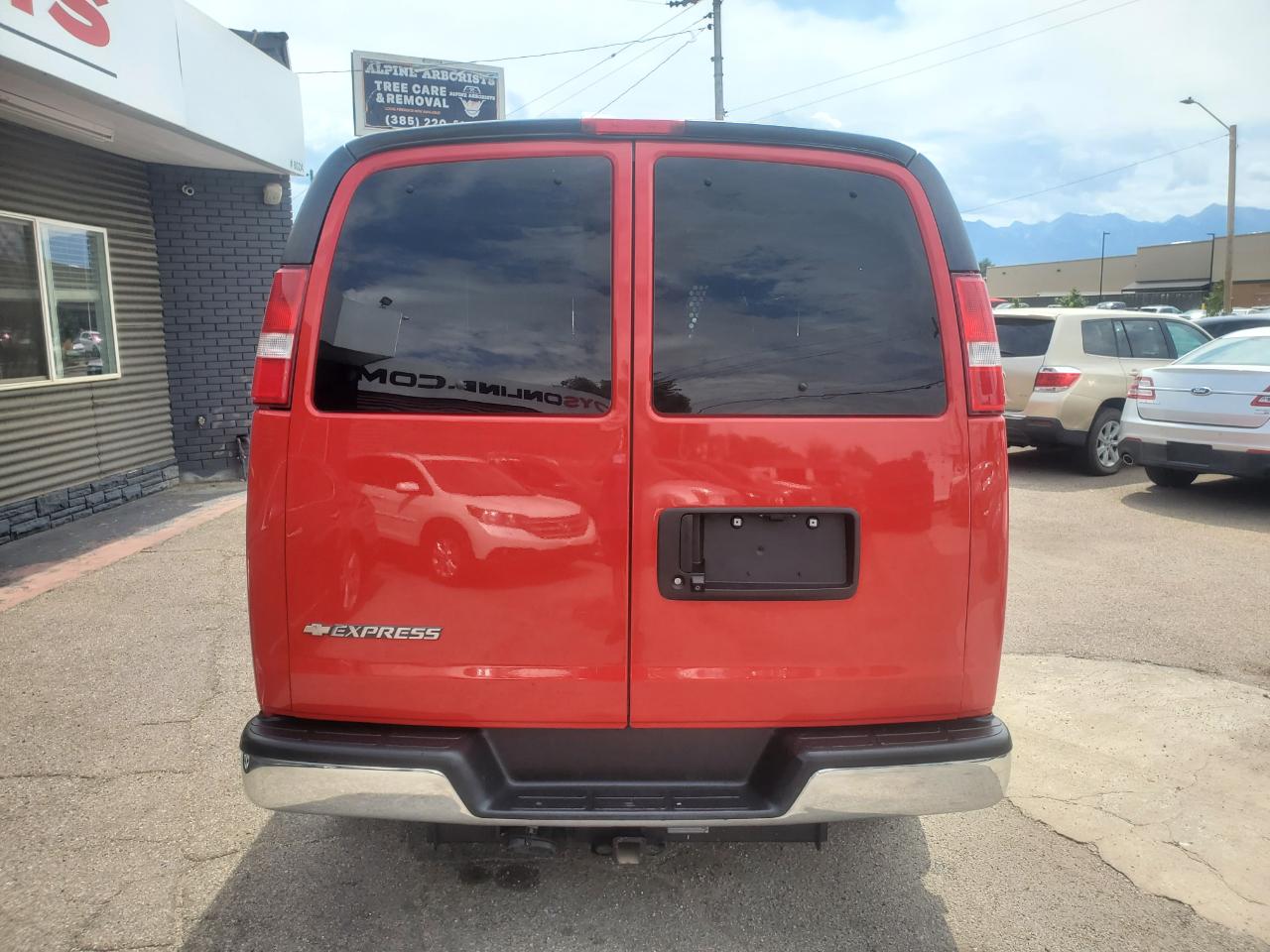 Chevrolet Express Cargo Van RWD 2500 135" 2021