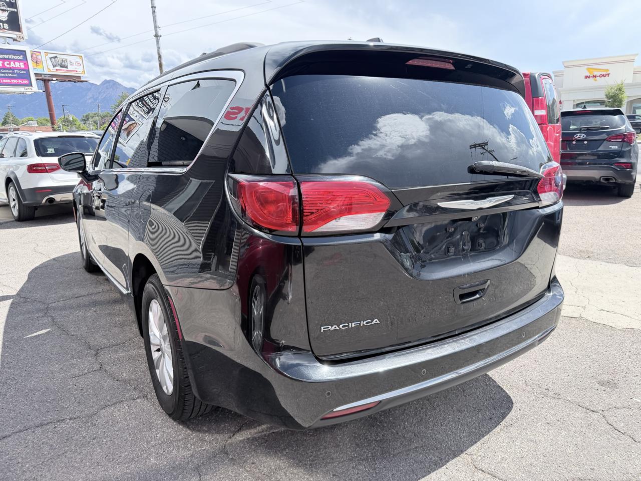 Chrysler Pacifica Touring-L FWD 2017