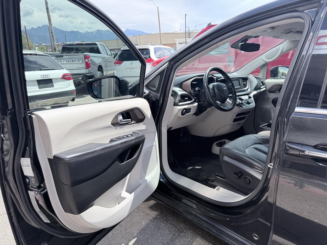Chrysler Pacifica Touring-L FWD 2017