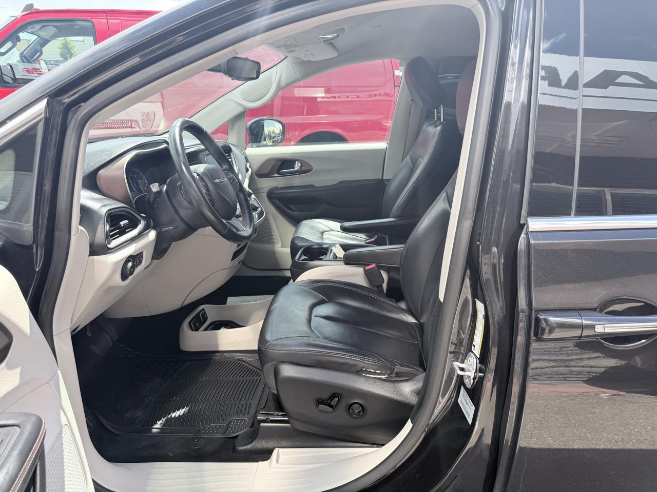 Chrysler Pacifica Touring-L FWD 2017