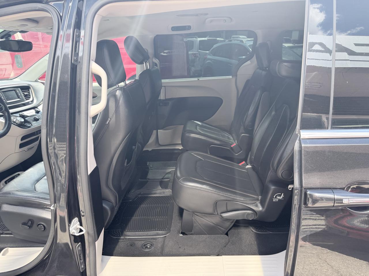 Chrysler Pacifica Touring-L FWD 2017