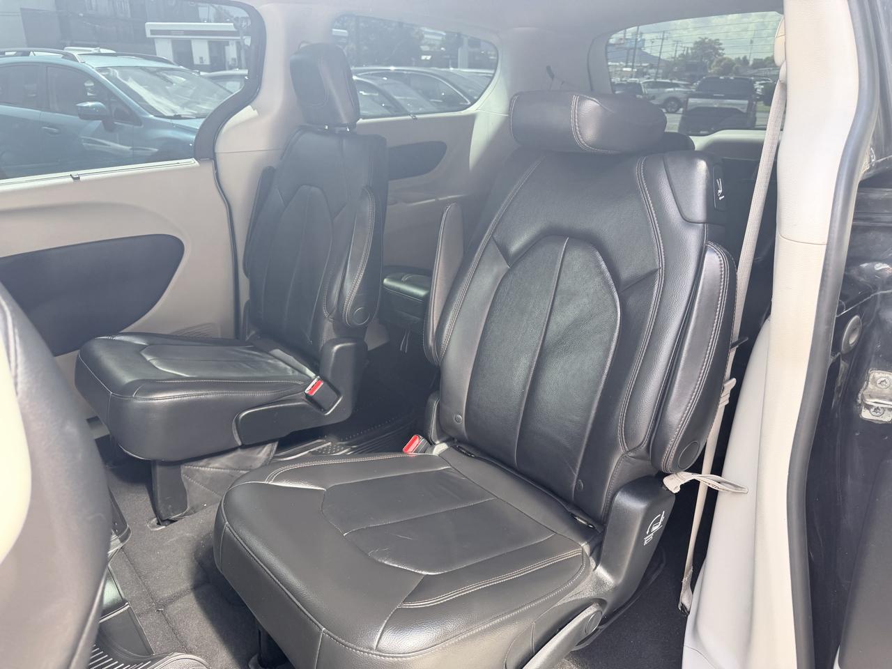 Chrysler Pacifica Touring-L FWD 2017
