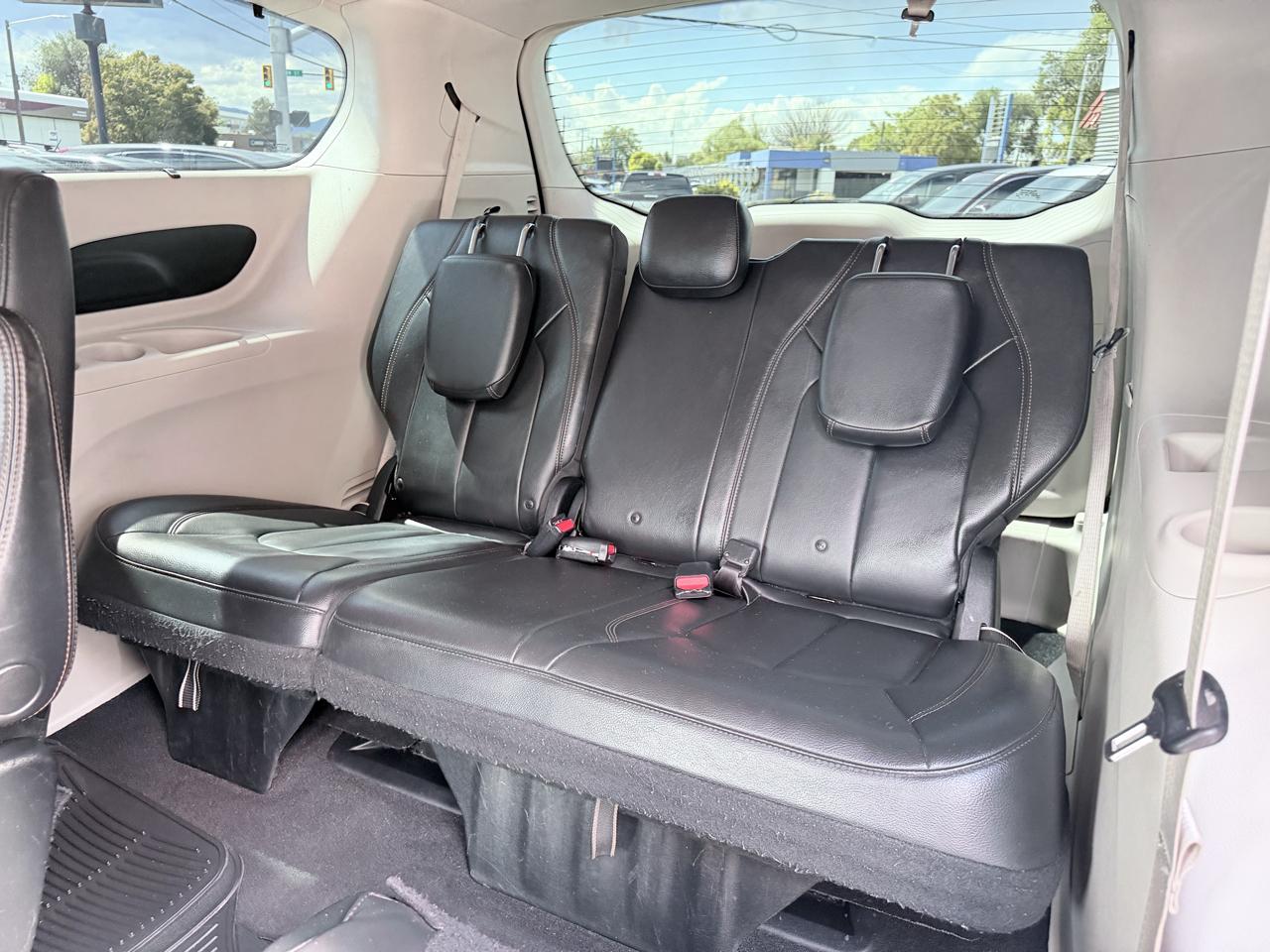 Chrysler Pacifica Touring-L FWD 2017