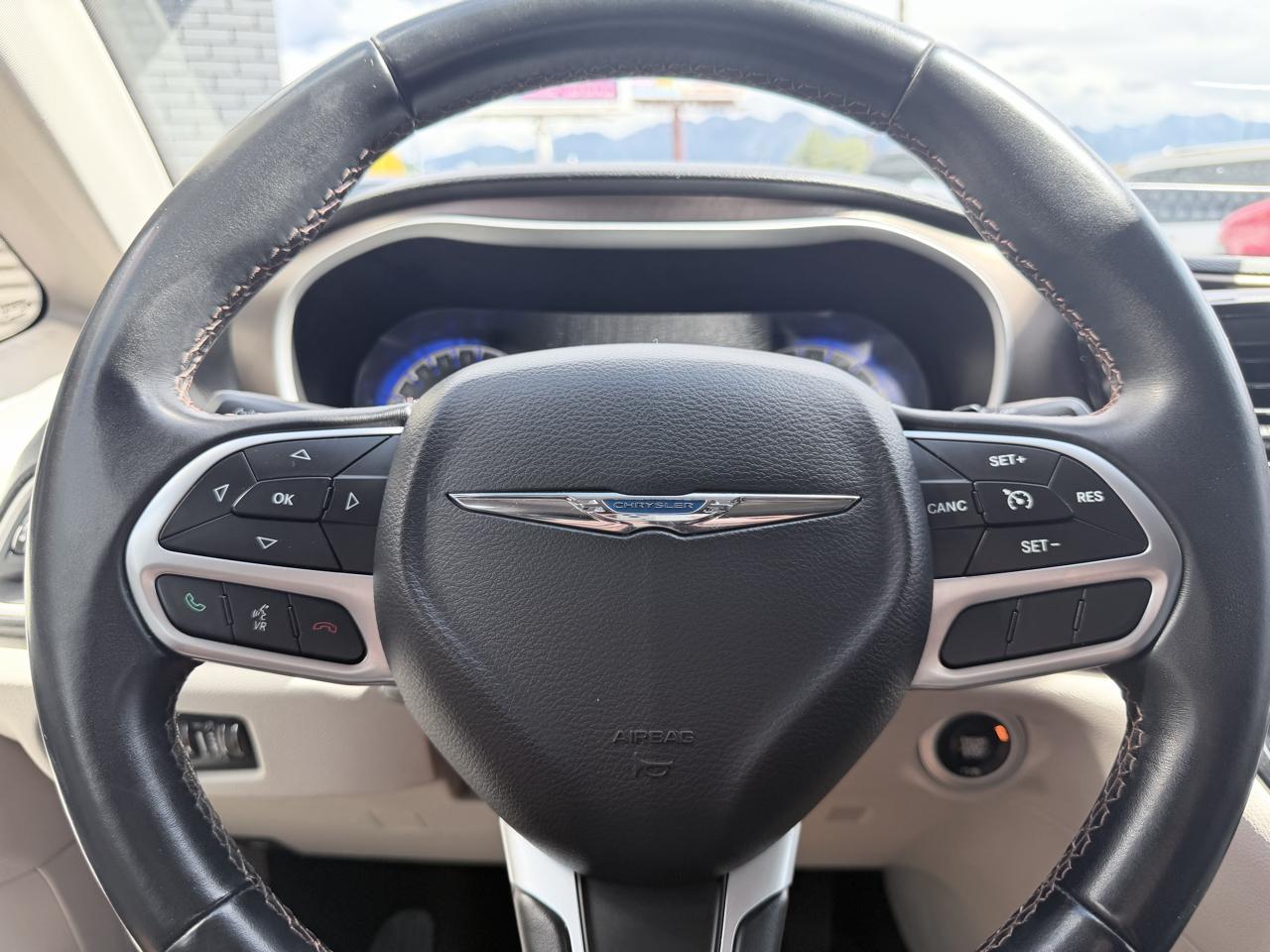 Chrysler Pacifica Touring-L FWD 2017
