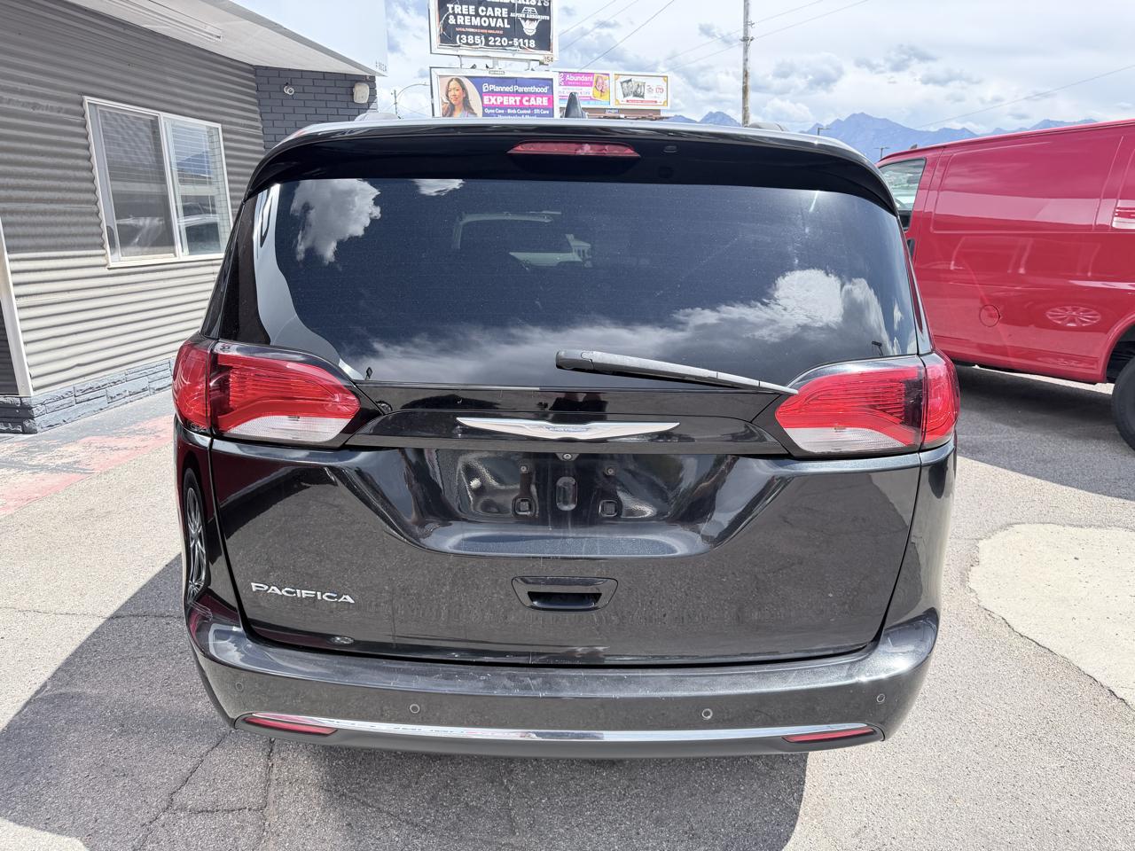 Chrysler Pacifica Touring-L FWD 2017