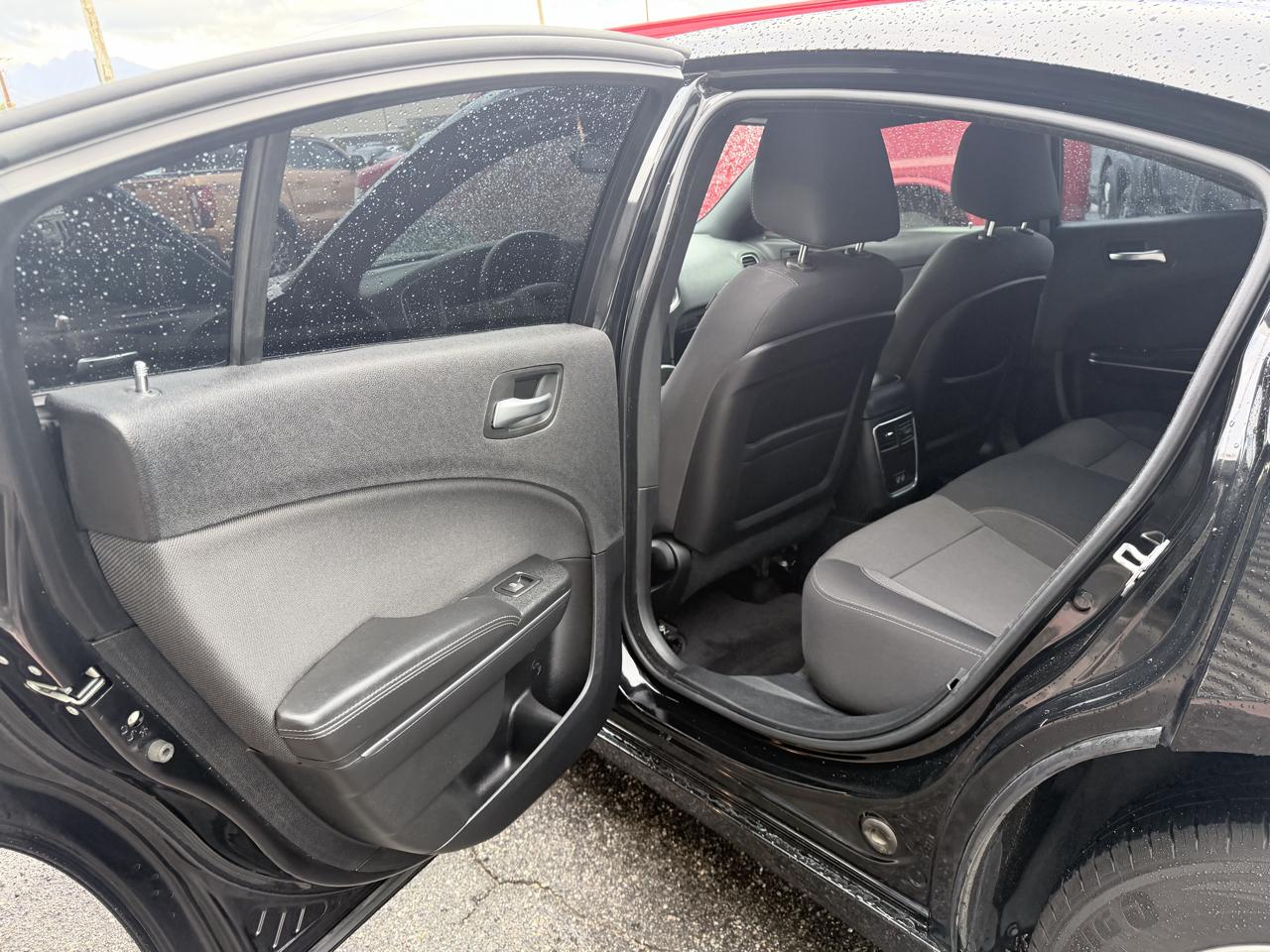 Dodge Charger 4dr Sdn SE RWD 2015