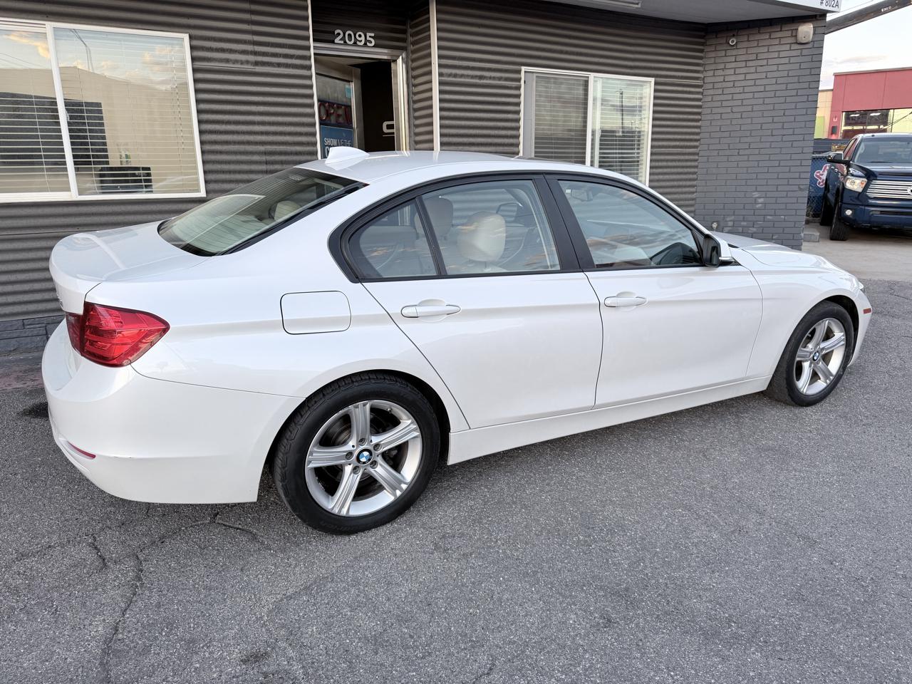 BMW 3 Series 4dr Sdn 320i xDrive AWD 2014