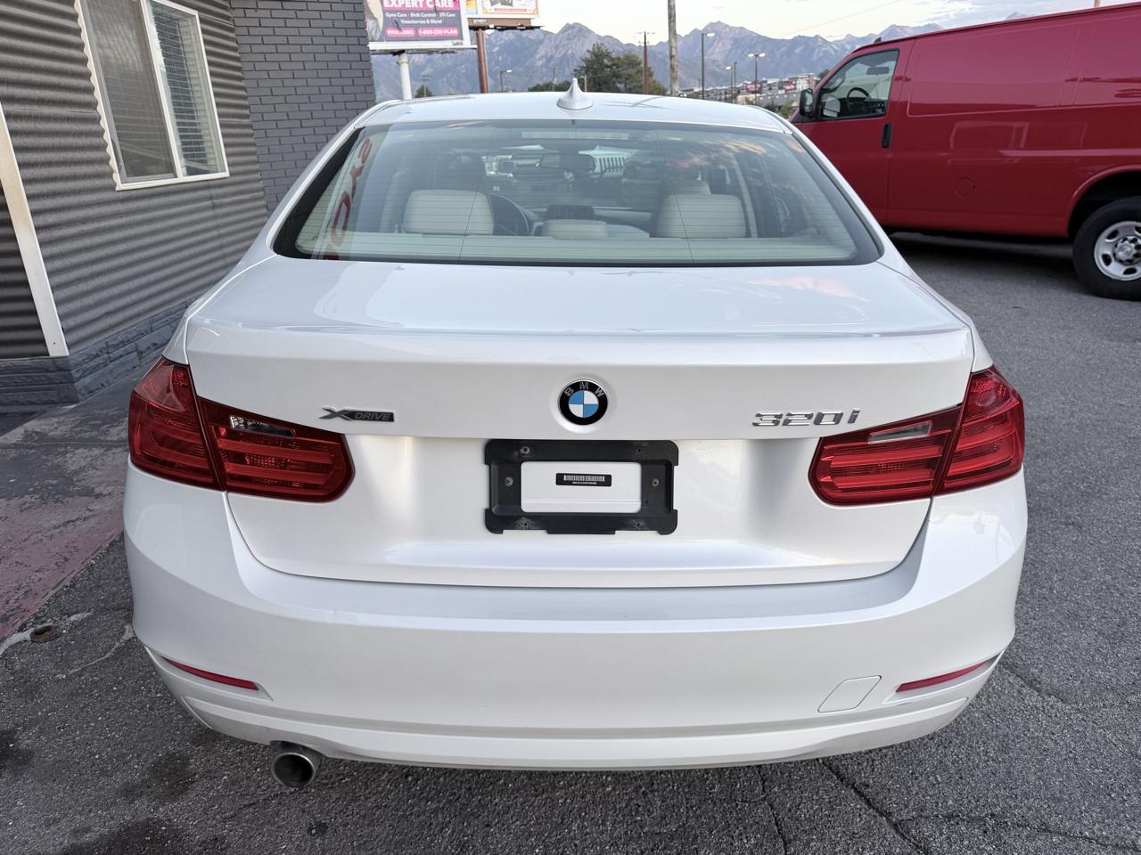 BMW 3 Series 4dr Sdn 320i xDrive AWD 2014