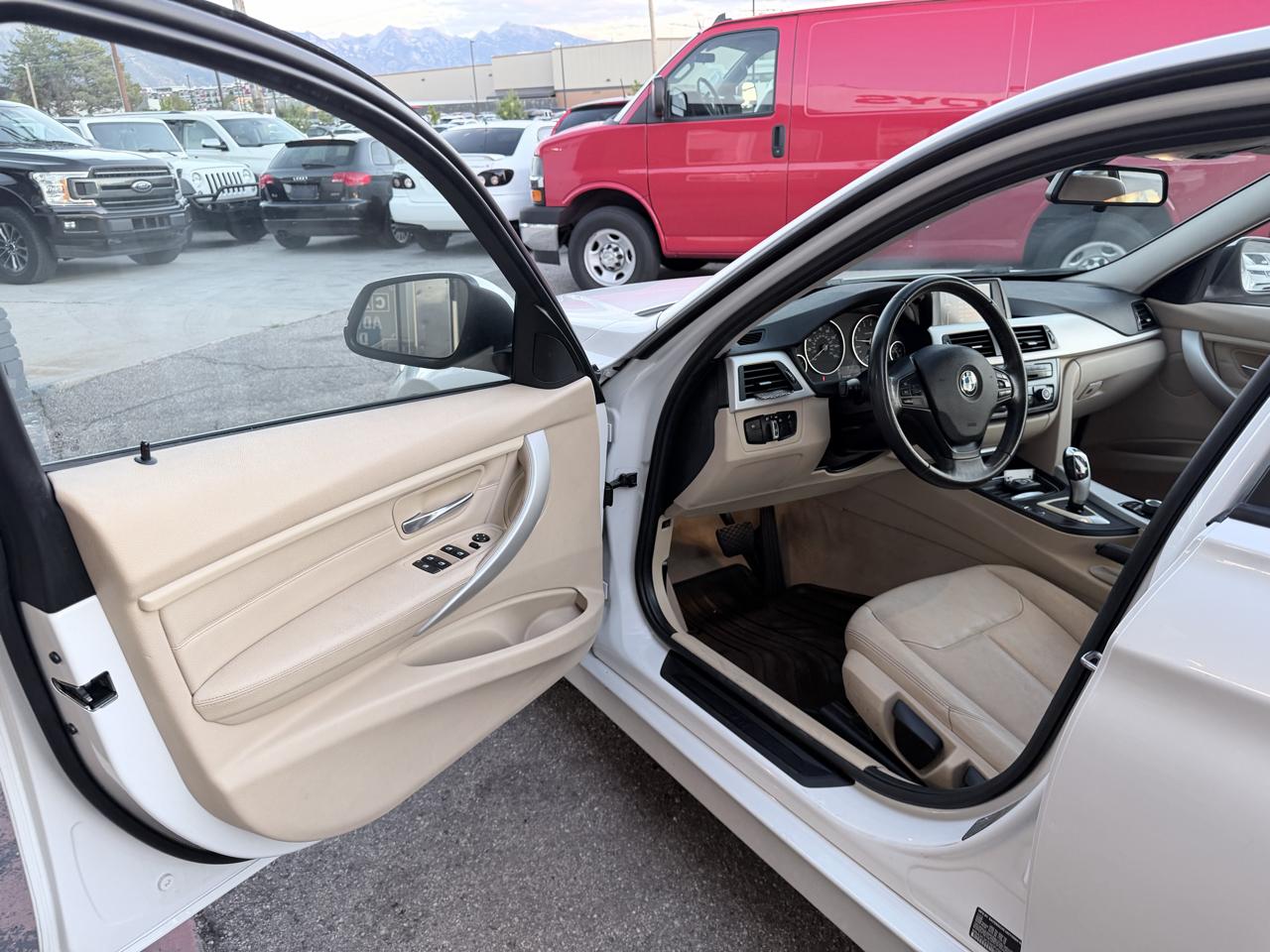BMW 3 Series 4dr Sdn 320i xDrive AWD 2014