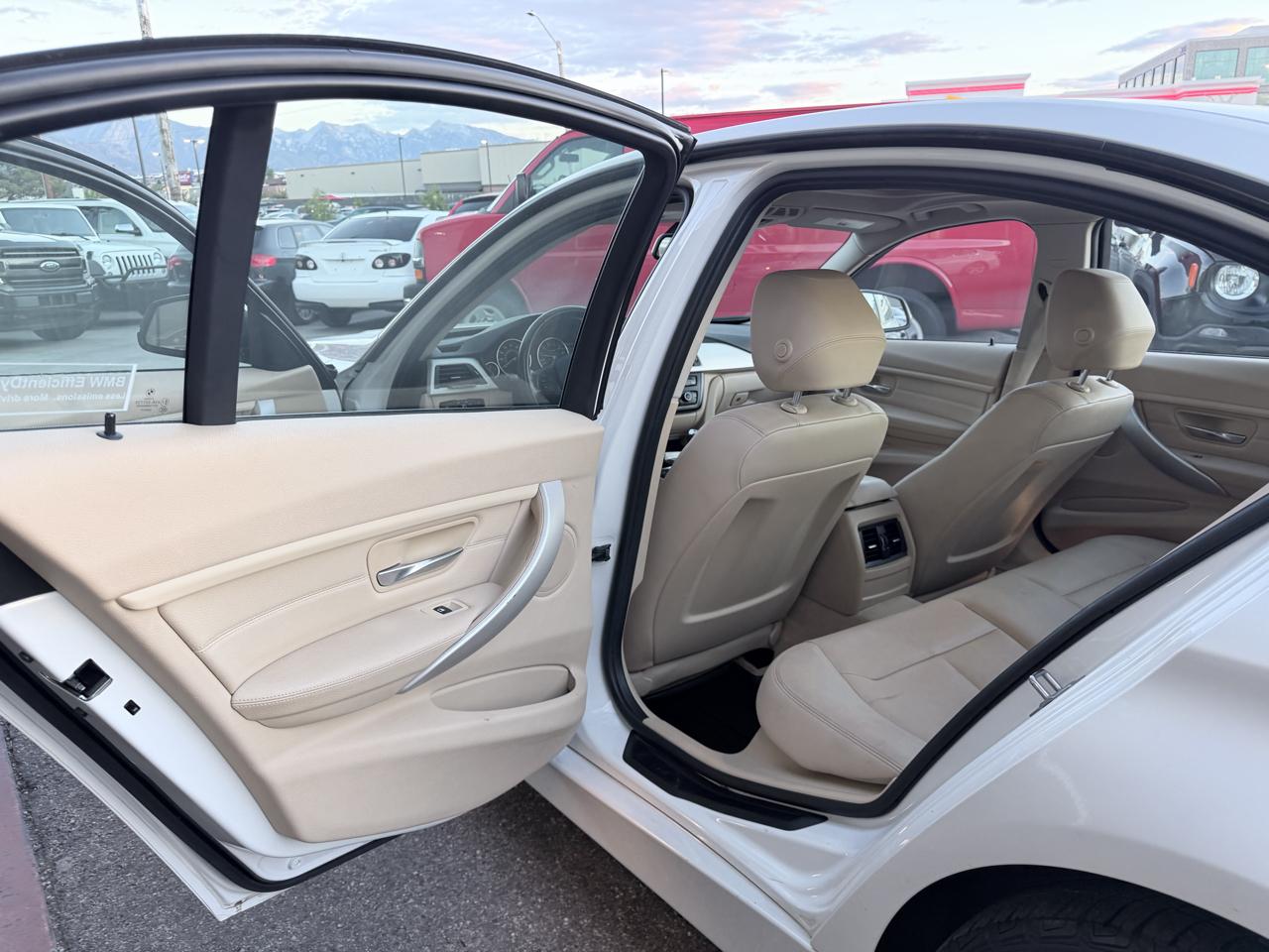 BMW 3 Series 4dr Sdn 320i xDrive AWD 2014