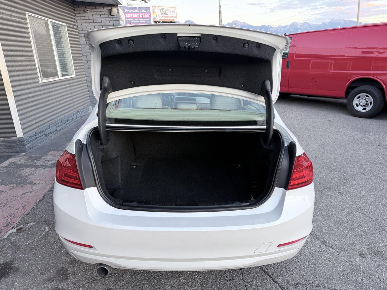 BMW 3 Series 4dr Sdn 320i xDrive AWD 2014