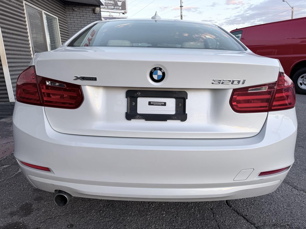 BMW 3 Series 4dr Sdn 320i xDrive AWD 2014
