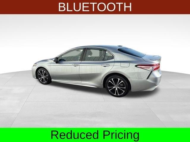 Toyota Camry SE 2020