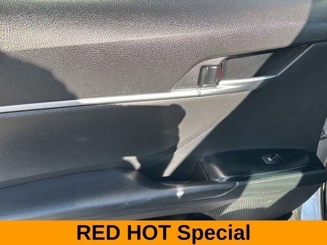 Toyota Camry SE 2020