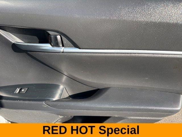 Toyota Camry SE 2020