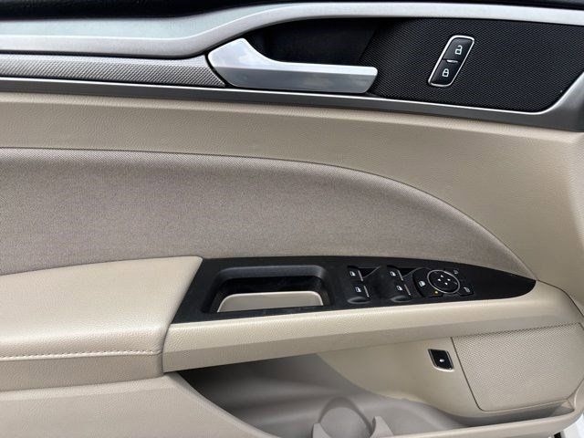 Ford Fusion Hybrid SE 2019