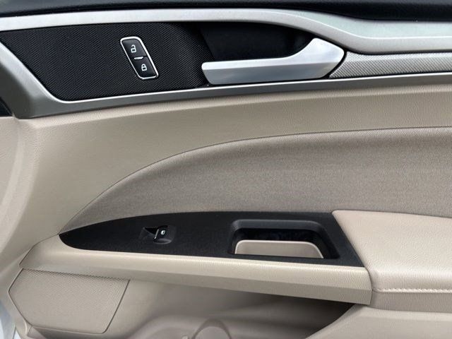 Ford Fusion Hybrid SE 2019