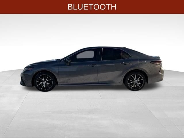 Toyota Camry SE 2022