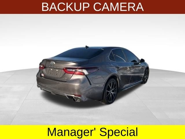 Toyota Camry SE 2022