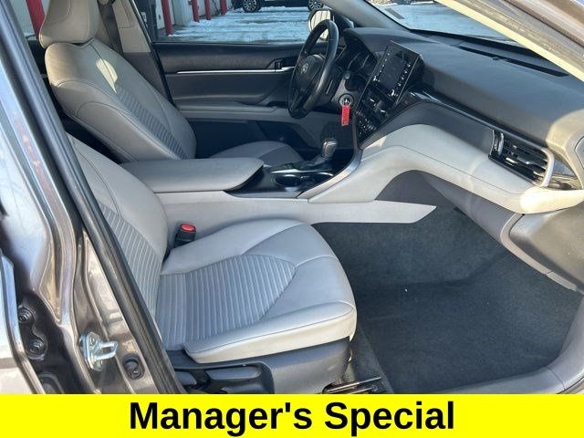 Toyota Camry SE 2022