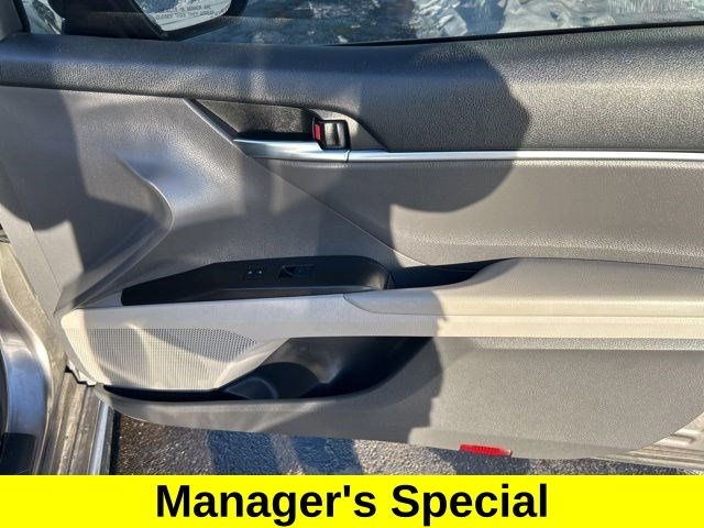 Toyota Camry SE 2022