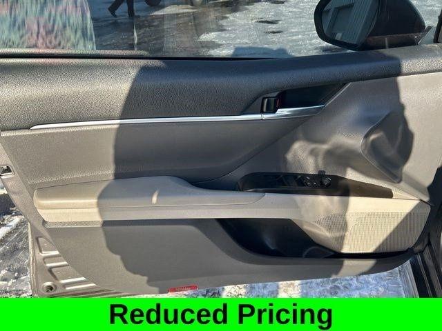 Toyota Camry SE 2022