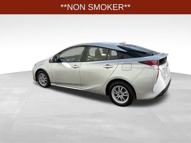 Toyota Prius Two 2016
