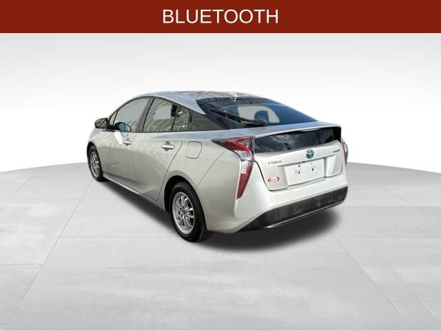 Toyota Prius Two 2016