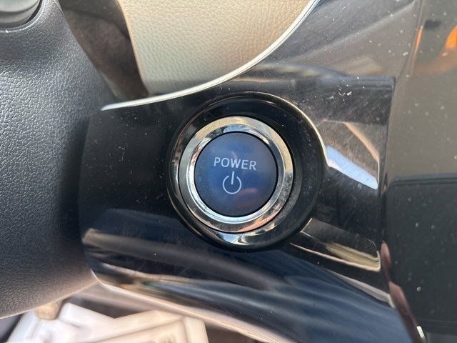 Toyota Prius Two 2016