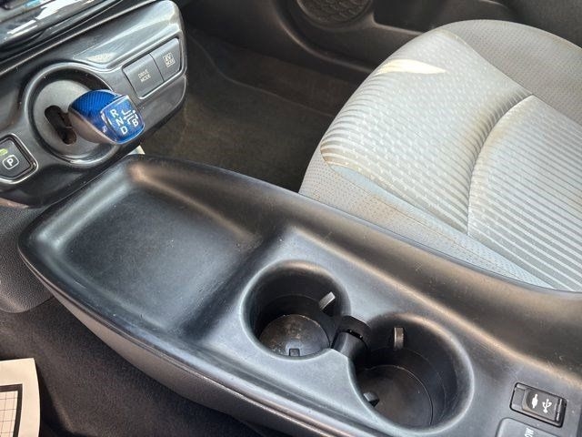 Toyota Prius Two 2016