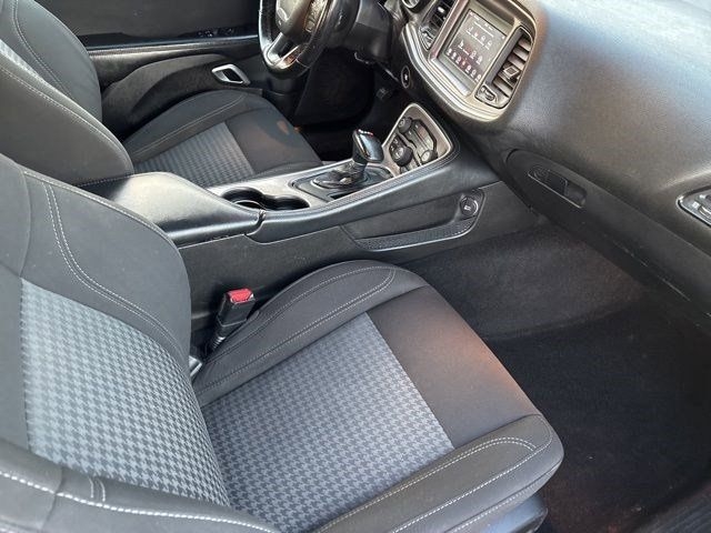 Dodge Challenger SXT 2021