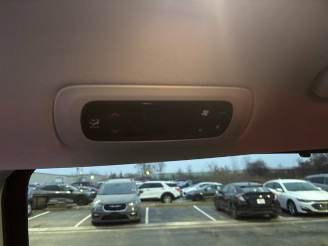 Chrysler Pacifica Touring L 2023