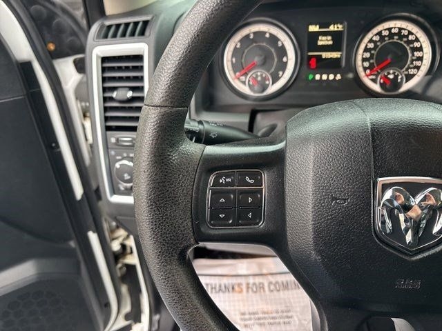 RAM 1500 SLT Crew Cab 4WD 2017