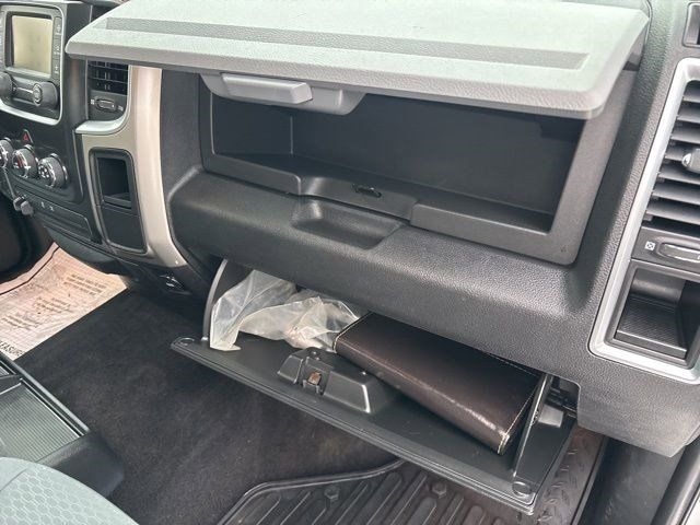 RAM 1500 SLT Crew Cab 4WD 2017