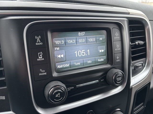 RAM 1500 SLT Crew Cab 4WD 2017