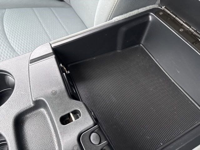 RAM 1500 SLT Crew Cab 4WD 2017