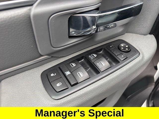 RAM 1500 SLT Crew Cab 4WD 2017