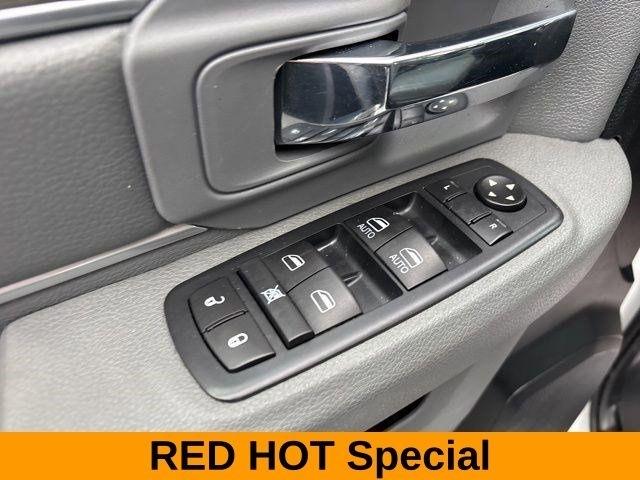 RAM 1500 SLT Crew Cab 4WD 2017