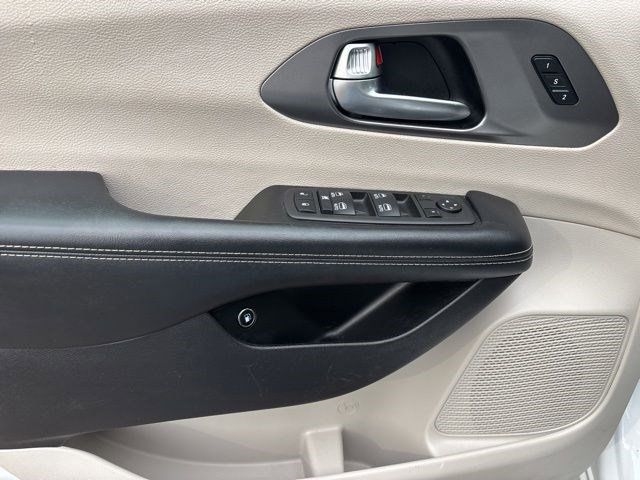 Chrysler Pacifica Hybrid Touring L 2022