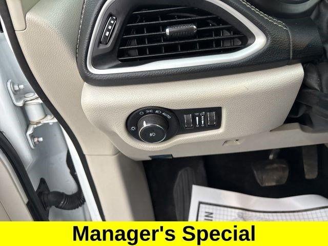 Chrysler Pacifica Hybrid Touring L 2022