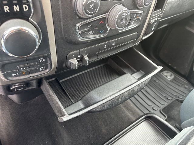 RAM 1500 SLT Crew Cab 4WD 2017