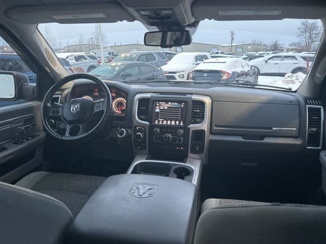 RAM 1500 Big Horn Crew Cab 4WD 2017