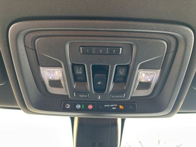 GMC Sierra 1500 AT4 Crew Cab 4WD 2020