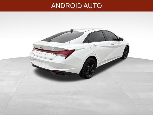 Hyundai Elantra  2022