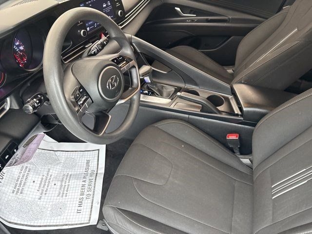 Hyundai Elantra  2022