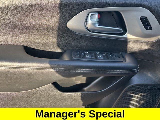 Chrysler Pacifica Limited AWD 2023